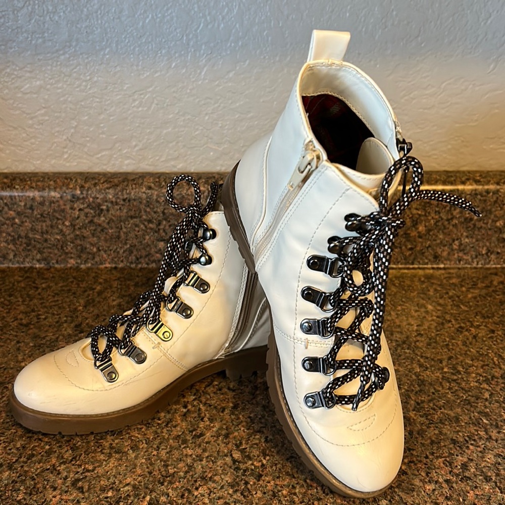 “Guess” cream/off white ankle boots size 6 1/2 M. Inside is a cute red plaid